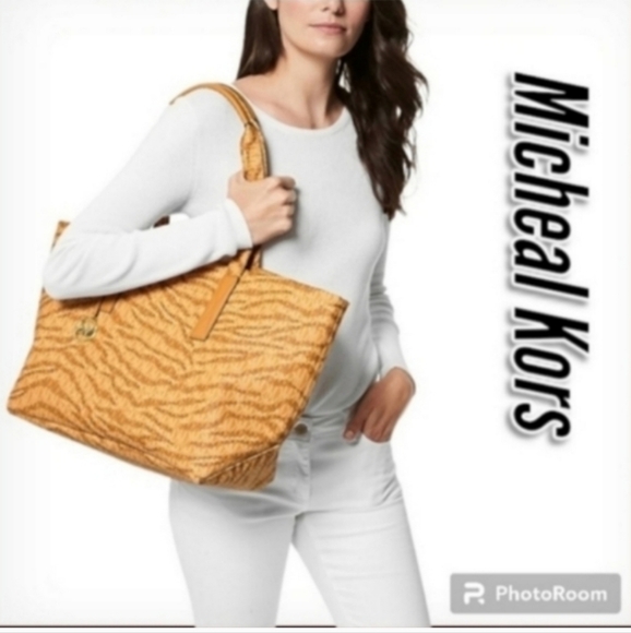 MICHAEL Michael Kors Large Monogram Coated Canvas Animal print Tote Bag - Picture 1 of 11